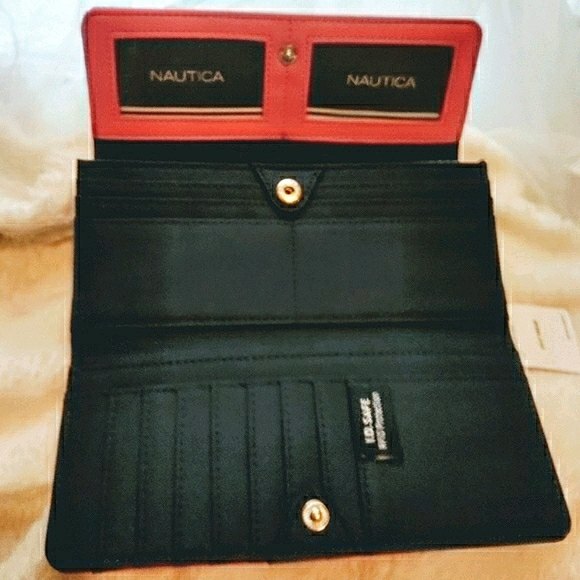 Nautica Wallet in Beautiful Bright Pink - Picture 4 of 9